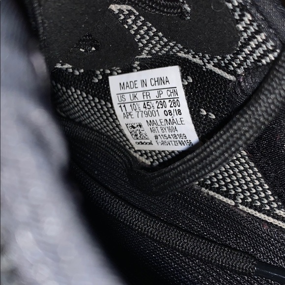 Yeezy Oreo size 11 - Picture 5 of 8
